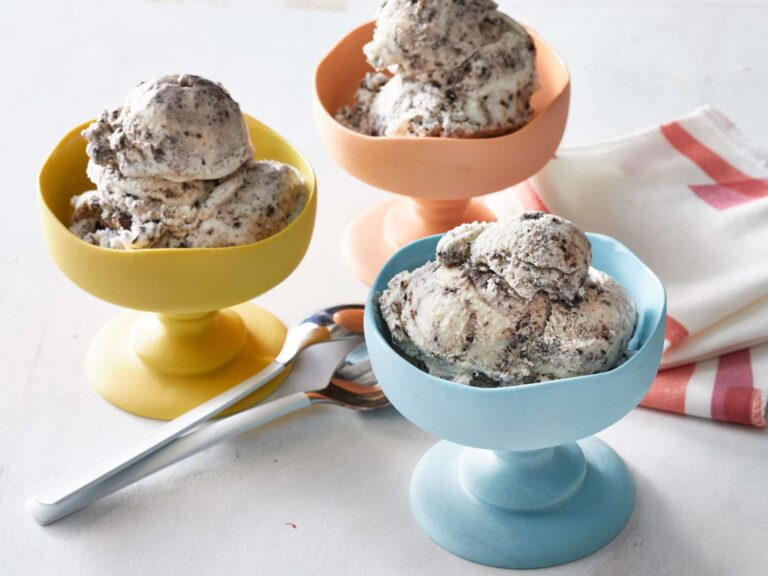 Easy Cookies and Cream Ice Cream